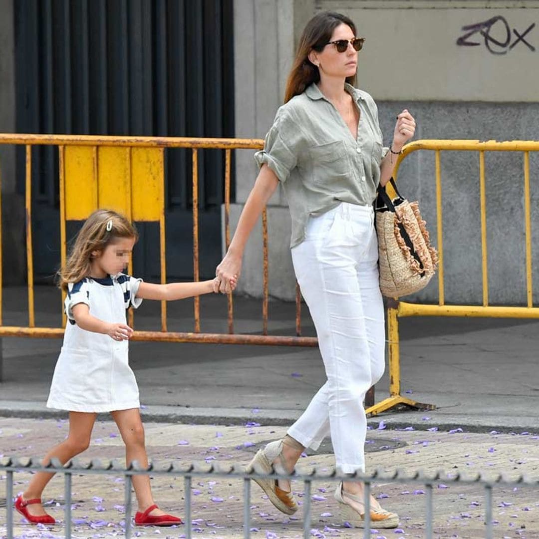 ¡Toda una artista! Carmen, la hija de Francisco Rivera y Lourdes Montes expone un cuadro muy taurino