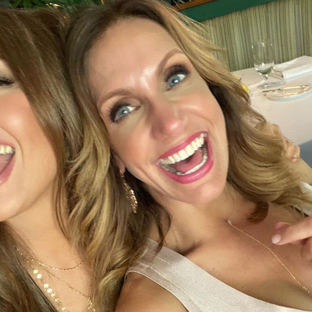 Entre decoraciones navideñas, Thalía descubre que Lili Estefan tiene un admirador secreto