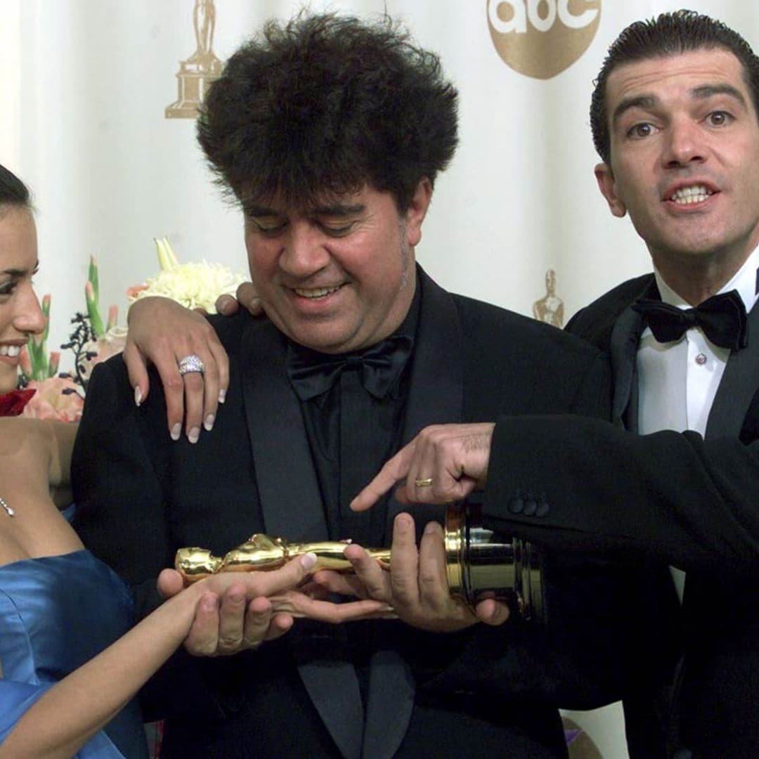 Penélope Cruz, Antonio Banderas y Pedro Almodóvar, el 'momentazo' en los Oscar que no se repitió veinte años después