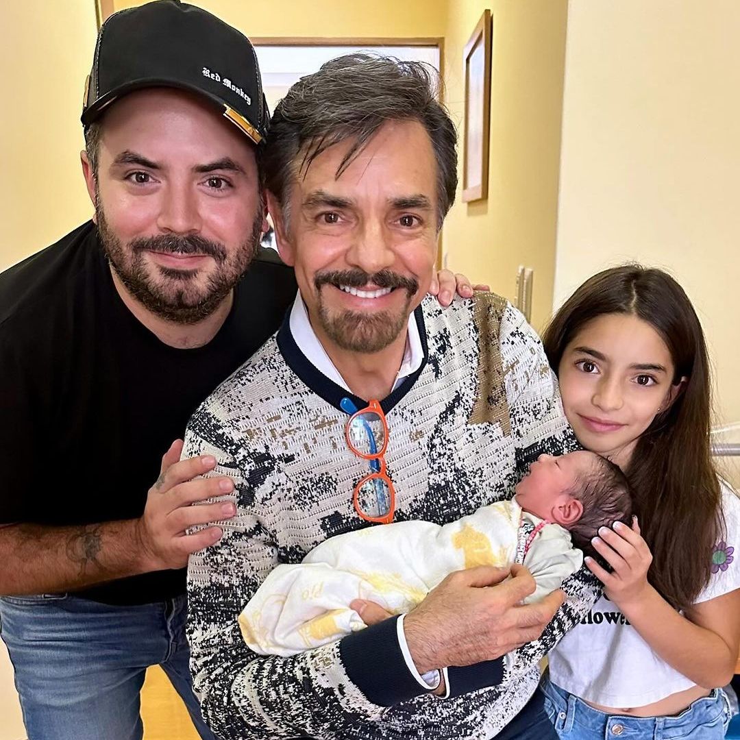 Eugenio Derbez se deja ver por primera vez con su nueva nieta en brazos