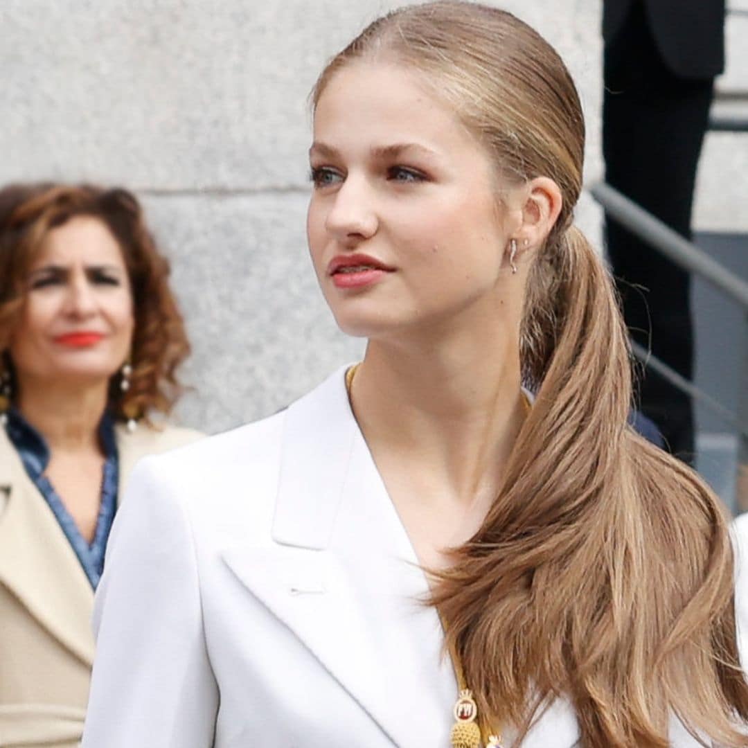 Coleta pulida y maquillaje frambuesa: la belleza de la princesa Leonor en su jura de la Constitución