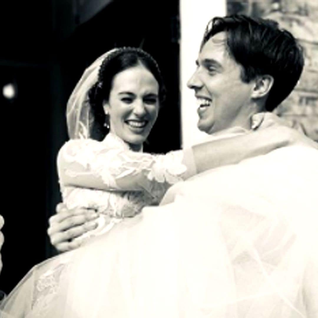 Jessica Brown Findlay, de 'Downton Abbey', se casa por sorpresa y abre el álbum de su romántica boda