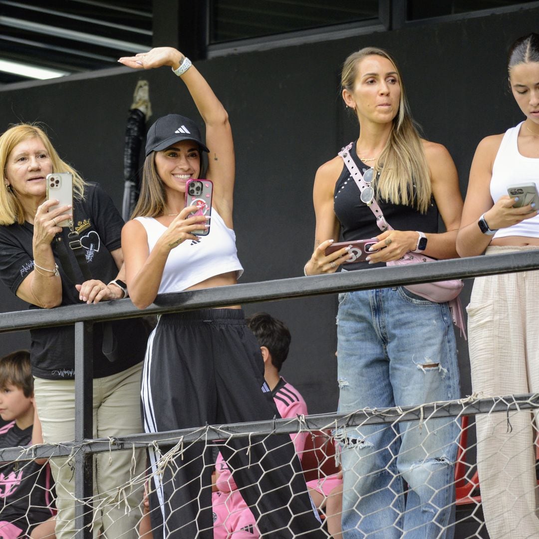 Antonela Roccuzzo, la fan número uno de su hijo Thiago tras su debut  futbolístico en Argentina