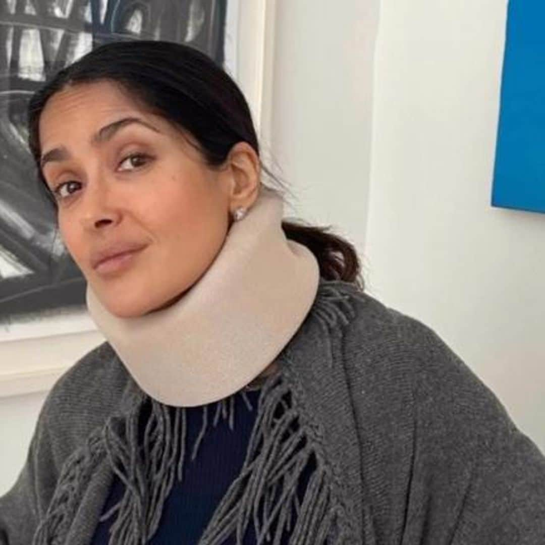 Salma Hayek se lesiona el cuello y lo revela de la forma más original