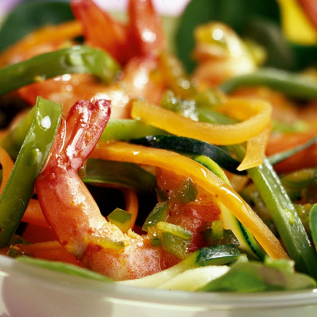 Ensalada crujiente de gambas y hortalizas