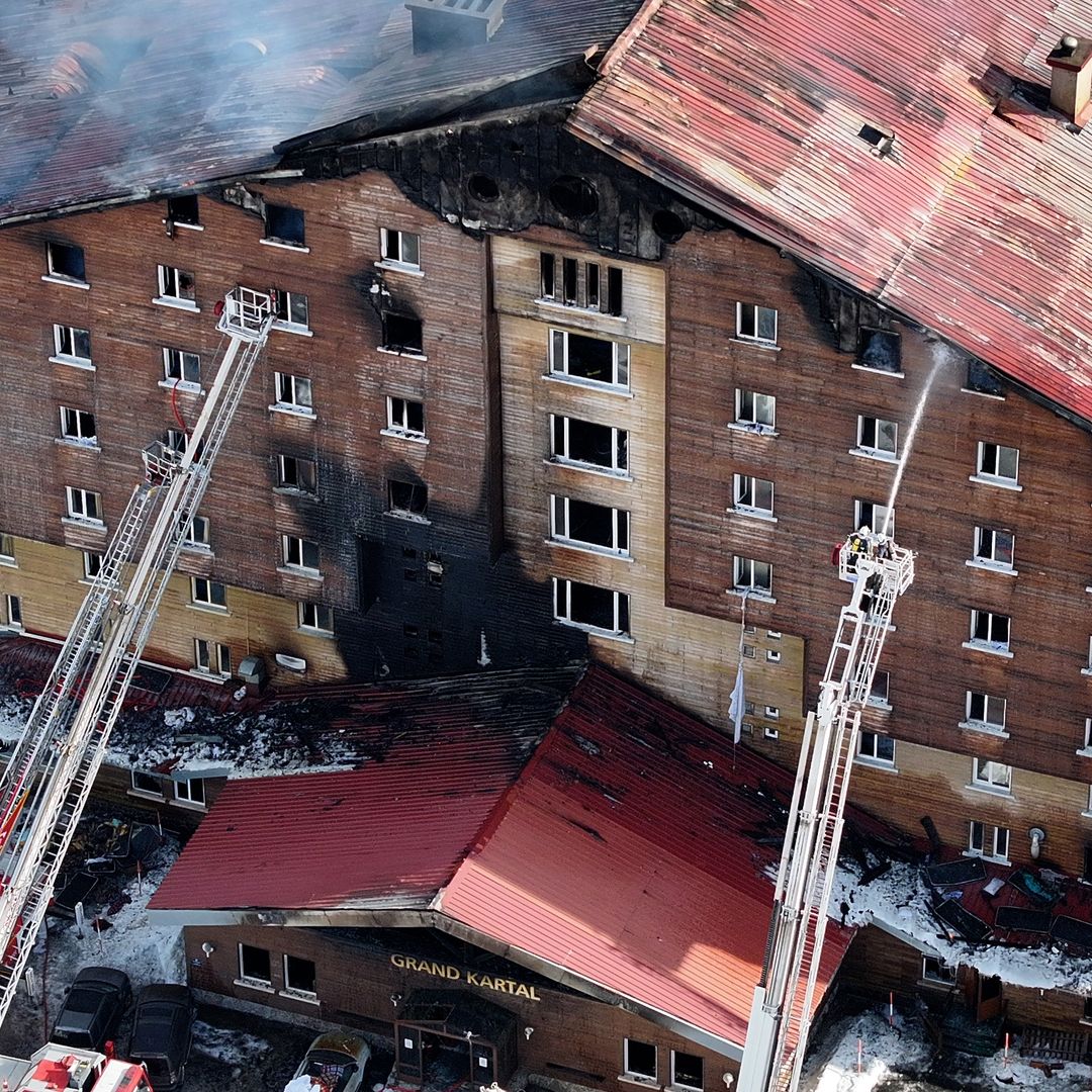 Nueve detenidos por el incendio en el hotel de esquí de Turquía en el que murieron 76 personas