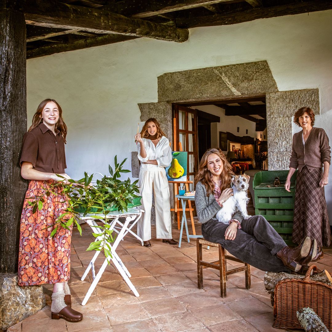 Sofía y Clara con sus hijas, Isabela Lantero y Micaela Azlor de Aragón