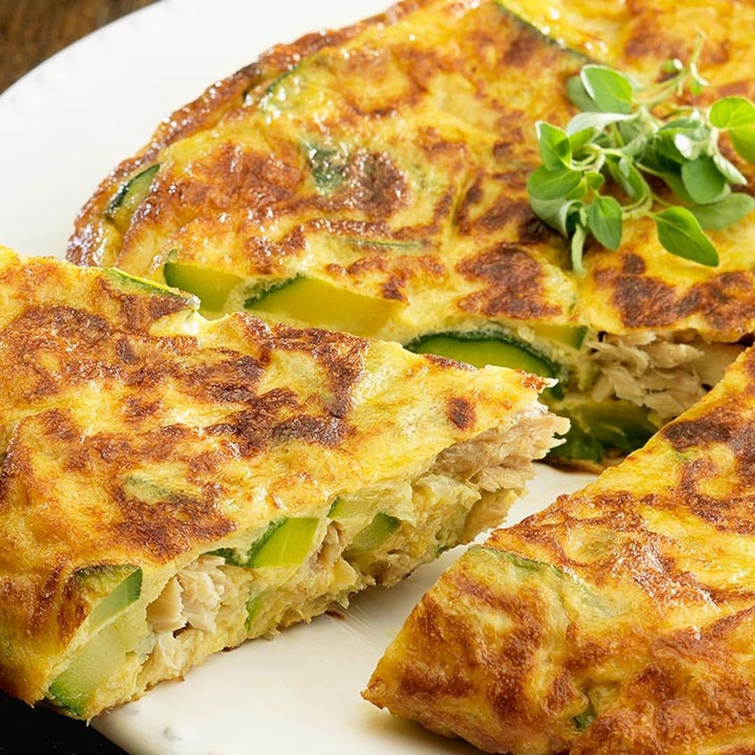 Tortilla de patata, atún y calabacín