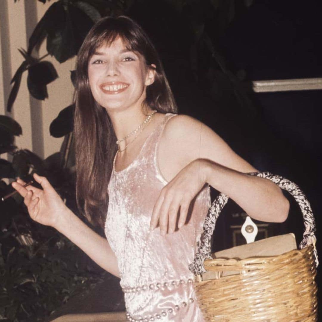 El vestido de terciopelo que llevó Jane Birkin en los años 70 vuelve a ser tendencia