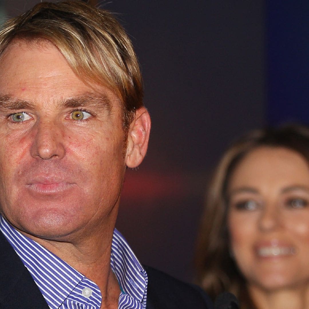 La familia de Shane Warne, exprometido de Elizabeth Hurley, se pronuncia tras su trágico fallecimiento