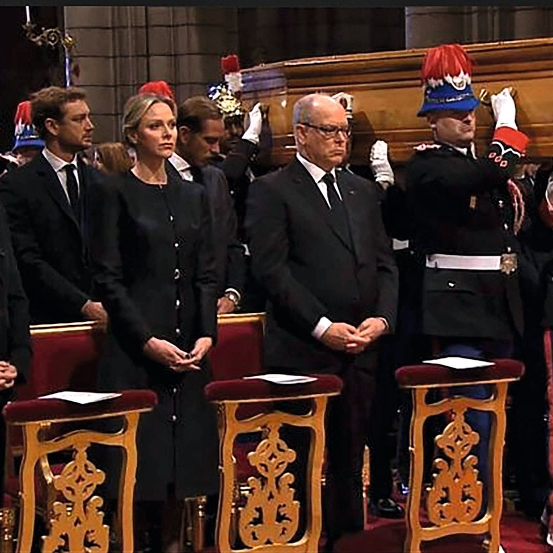 El féretro de Didier Guillaume entra en la Iglesia