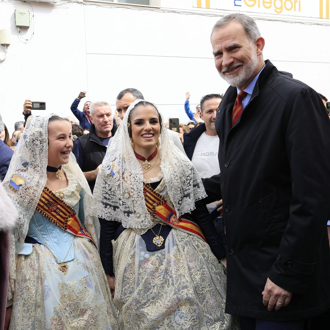 Felipe VI visita por sorpresa Torrent, uno de los pueblos más azotados por la Dana, en su día grande