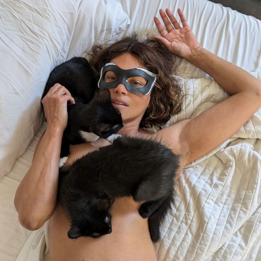 Las imágenes más sensuales de Halle Berry en el 20 aniversario de 'Catwoman'