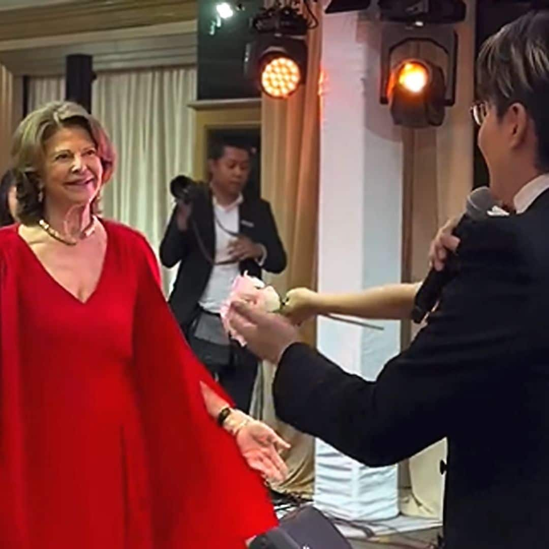 El momentazo de Silvia de Suecia bailando en Tailandia a ritmo de ABBA, ¡la auténtica 'Dancing Queen'!