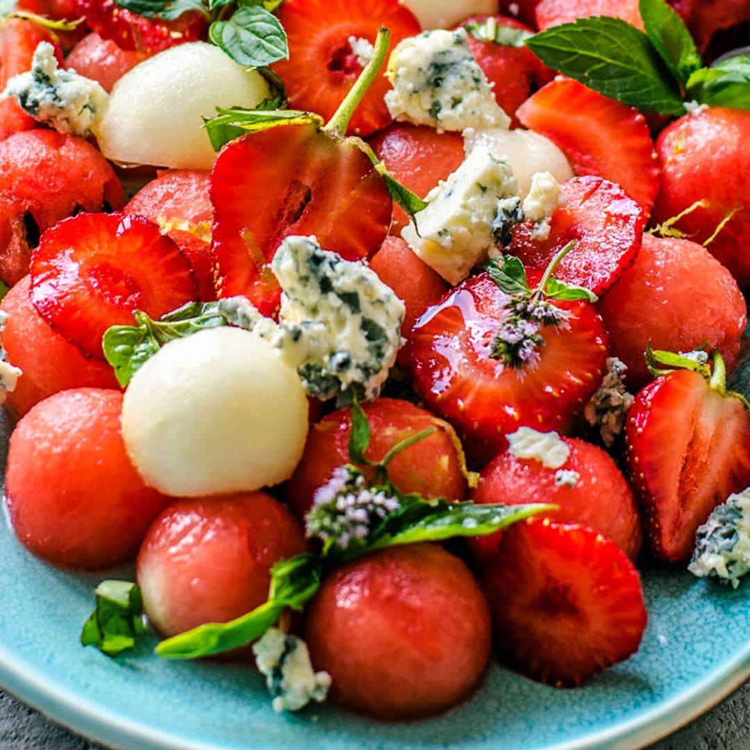 Ensalada de sandía, melón y queso azul