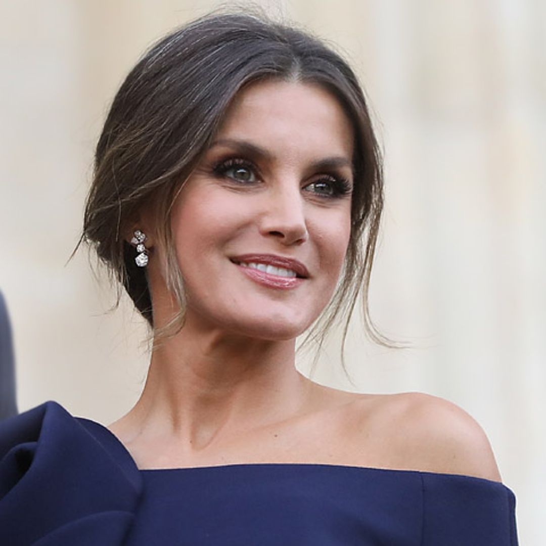 Doña Letizia escucha a la crítica y se acerca a Hollywood con sus últimos looks