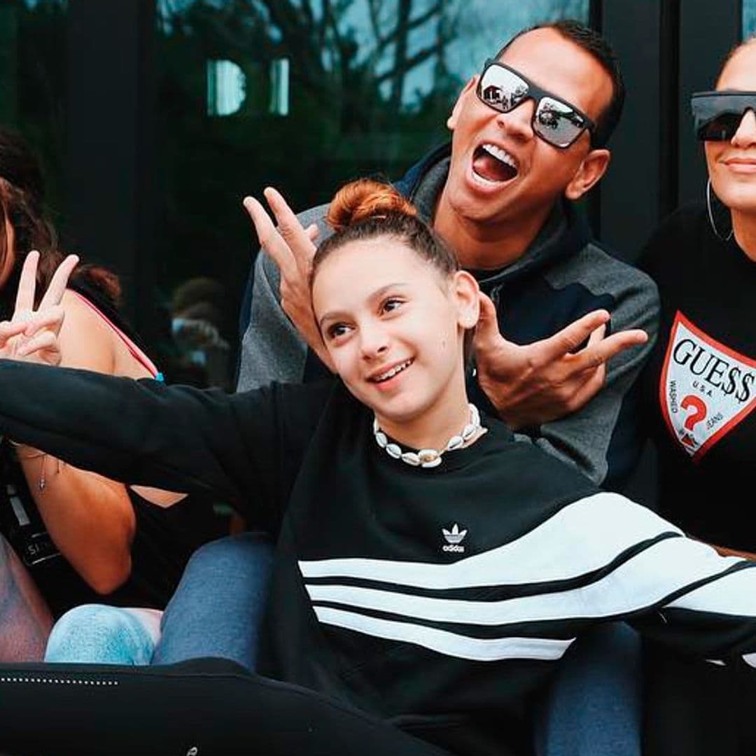 ¡Los padres más 'cool'! Jennifer Lopez y Alex Rodriguez llevan a sus hijas al concierto de Ariana Grande