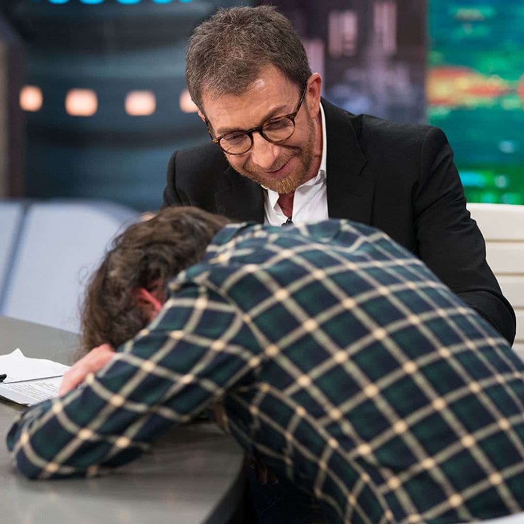 ¡Menudo susto! El periodista Jordi Évole sufre un ataque de cataplexia en directo