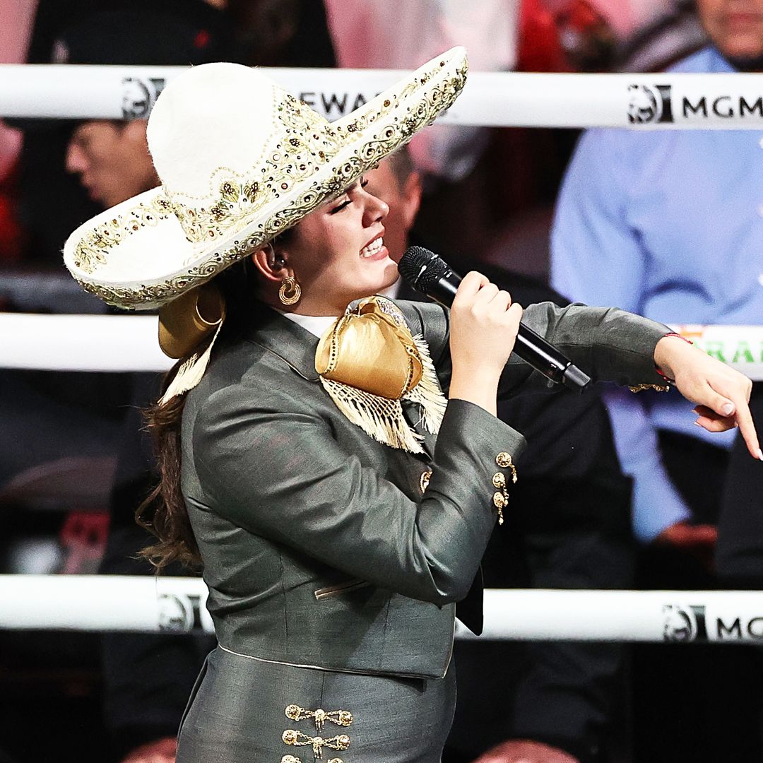 Canelo Álvarez sale en defensa de Camila Fernández tras su error al entonar el Himno