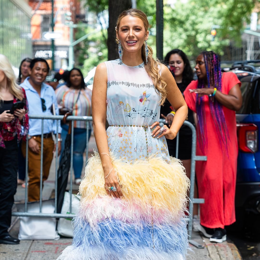 Blake Lively apuesta por flores, brillo y mucho color para sus más recientes 'looks' en Nueva York