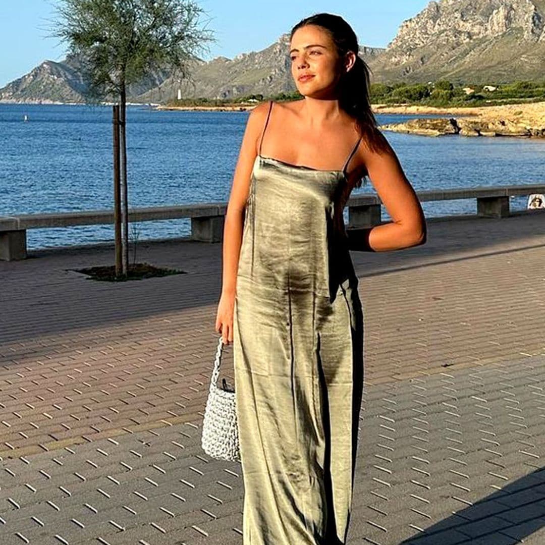 Los looks de Isa Hernáez en Mallorca: bikinis de tendencia y un vestido diseñado por ella