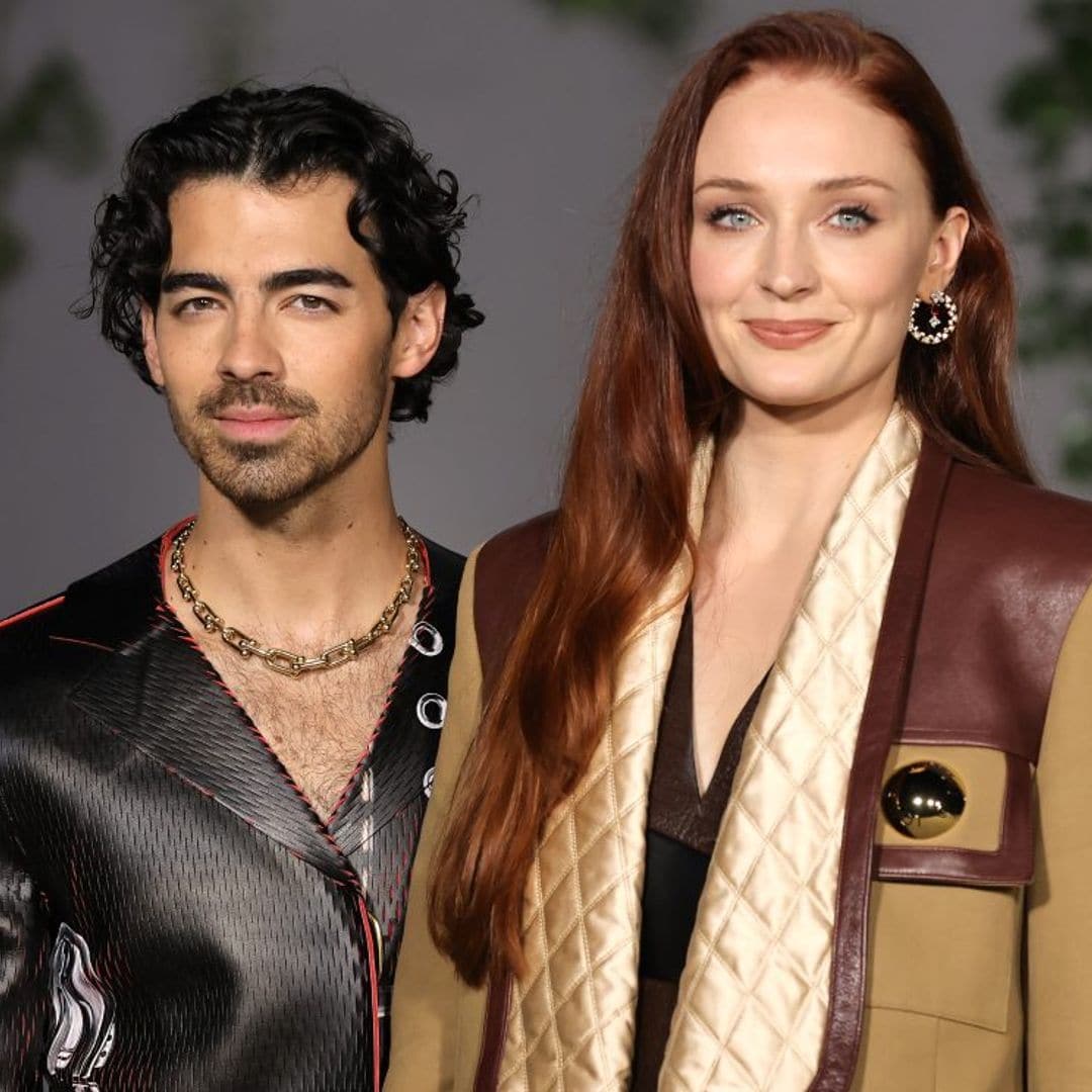 Ajenos a los rumores, Joe Jonas reaparece con su anillo de bodas y con Sophie Turner entre el público de su concierto