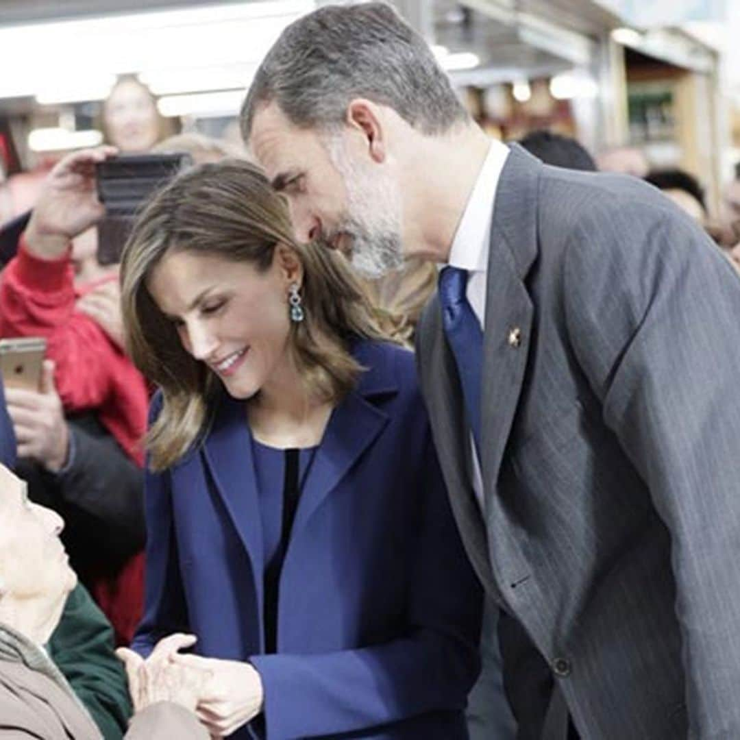 Los kilos de simpatía de los Reyes con los valencianos en su visita al Mercado Central