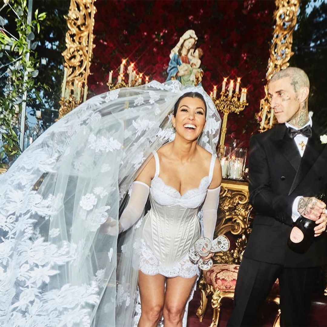 ¡Casados por tercera vez! Kourtney Kardashian y Travis Barker se dan el 'sí, quiero' en una idílica boda a la italiana