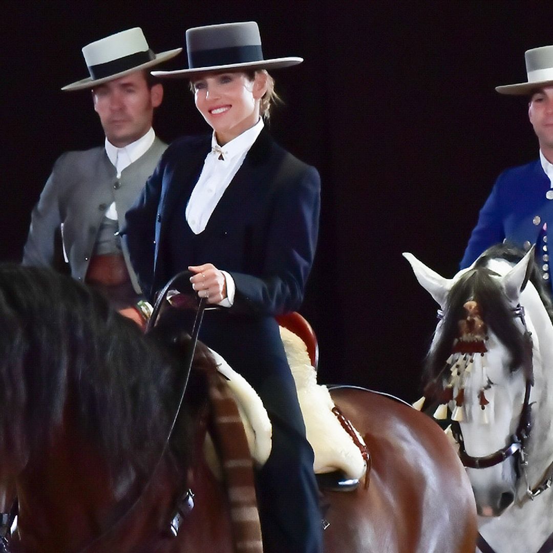 La imagen más sorprendente de Elsa Pataky al recoger un premio en Sevilla junto a otros rostros conocidos