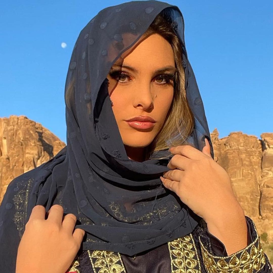 Lele Pons se convierte en la reina del desierto en su visita a Arabia Saudita