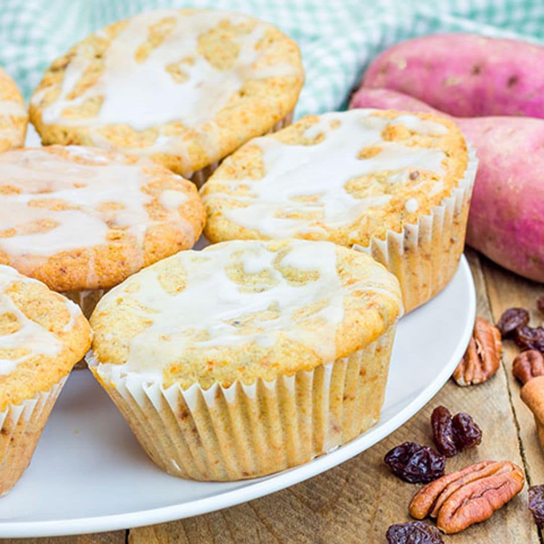 Muffins de boniato con nueces y glaseado de limón