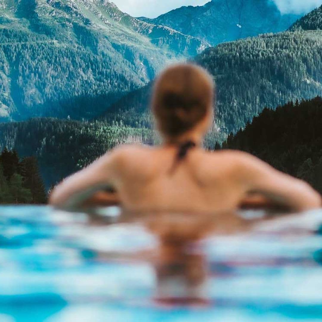 Con una piscina desbordante en casa, solo querrás mirar al infinito