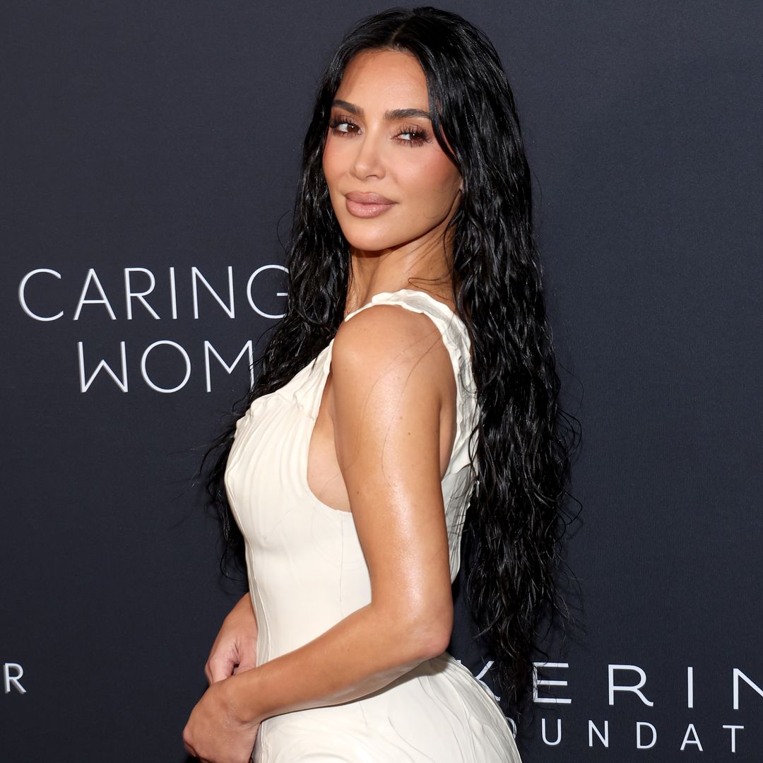 Kim Kardashian despide el año con un cambio de 'look' radical