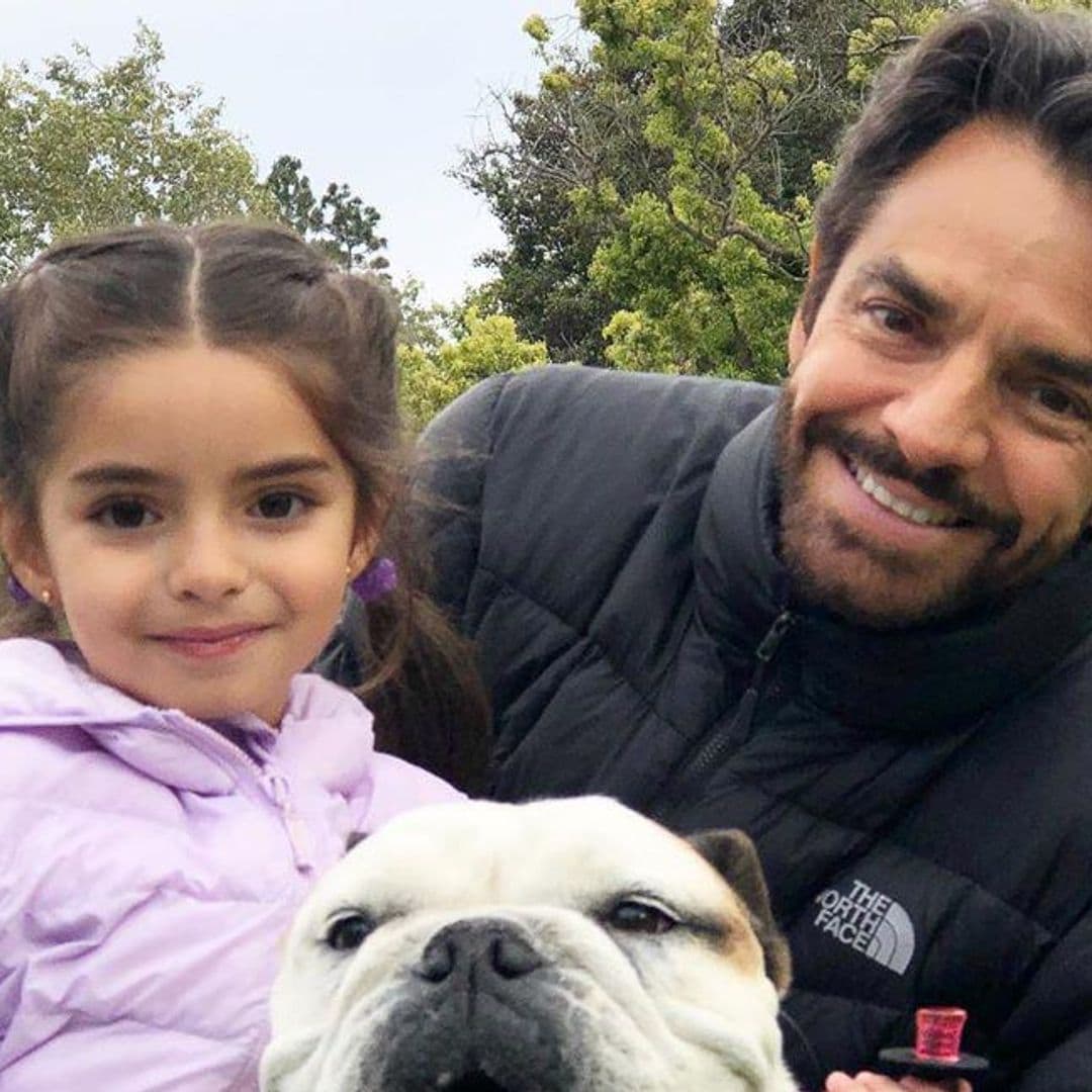 Eugenio Derbez y su divertida rutina de ejercicio ¡con Aitana como pesas!