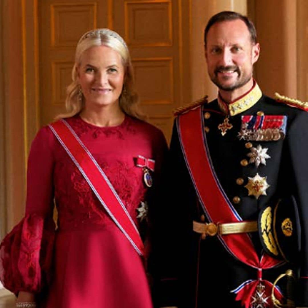 Haakon y Mette-Marit de Noruega se adelantan a su aniversario de boda con una imagen inédita