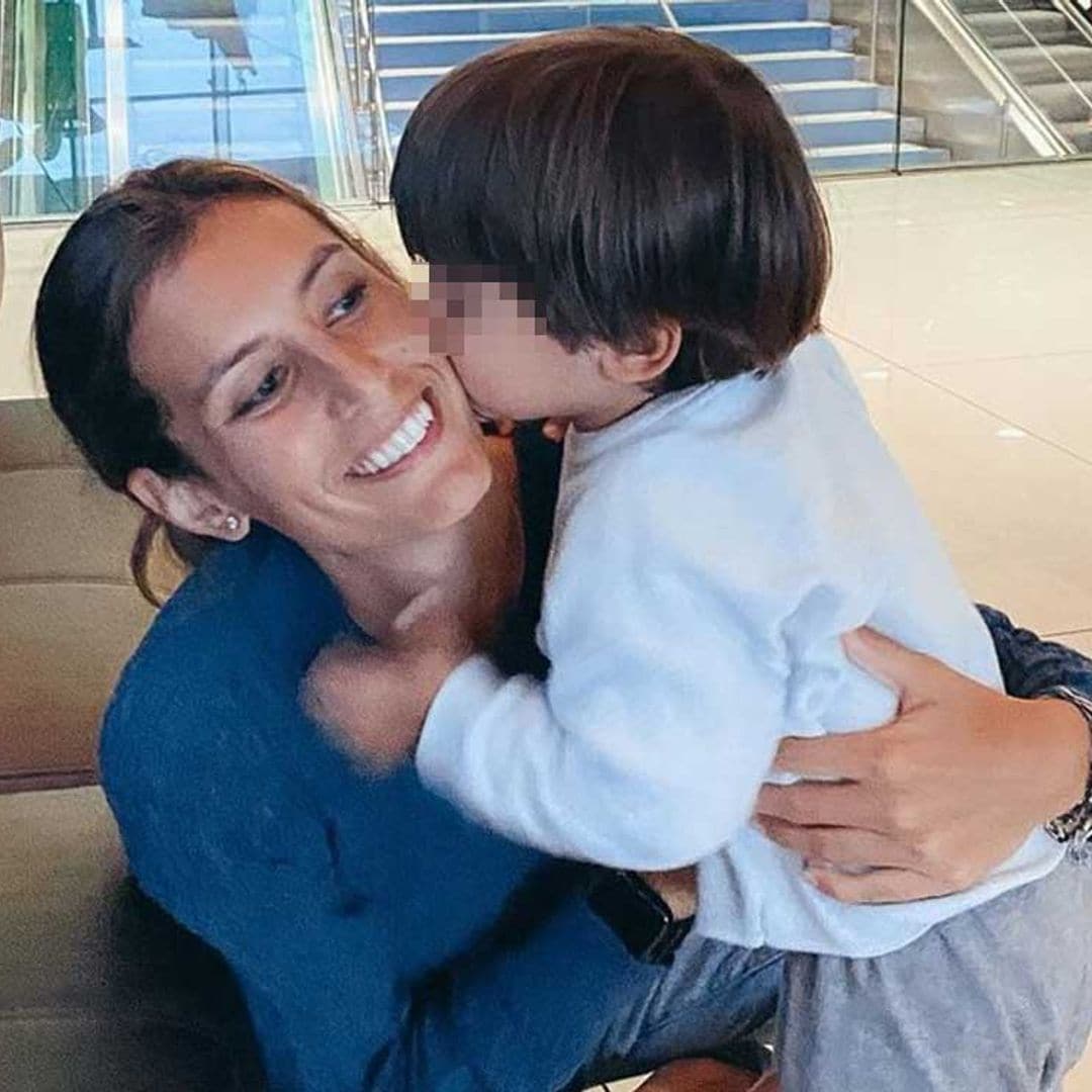 Ana Boyer presume de su pequeño Miguel, el cuidador de caballos más simpático