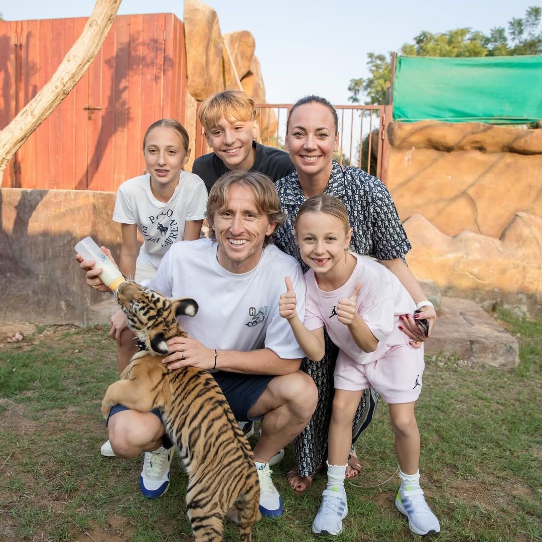 Vacaciones exóticas en Dubai: Luka Modrić y su familia disfrutan del desierto y la playa