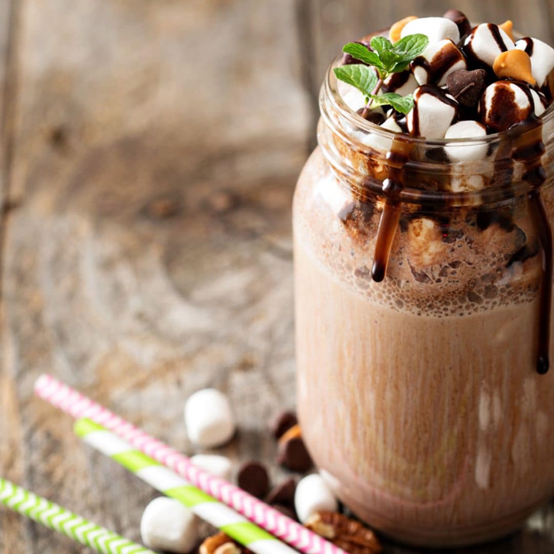 Batido de chocolate con nubes y frutos secos