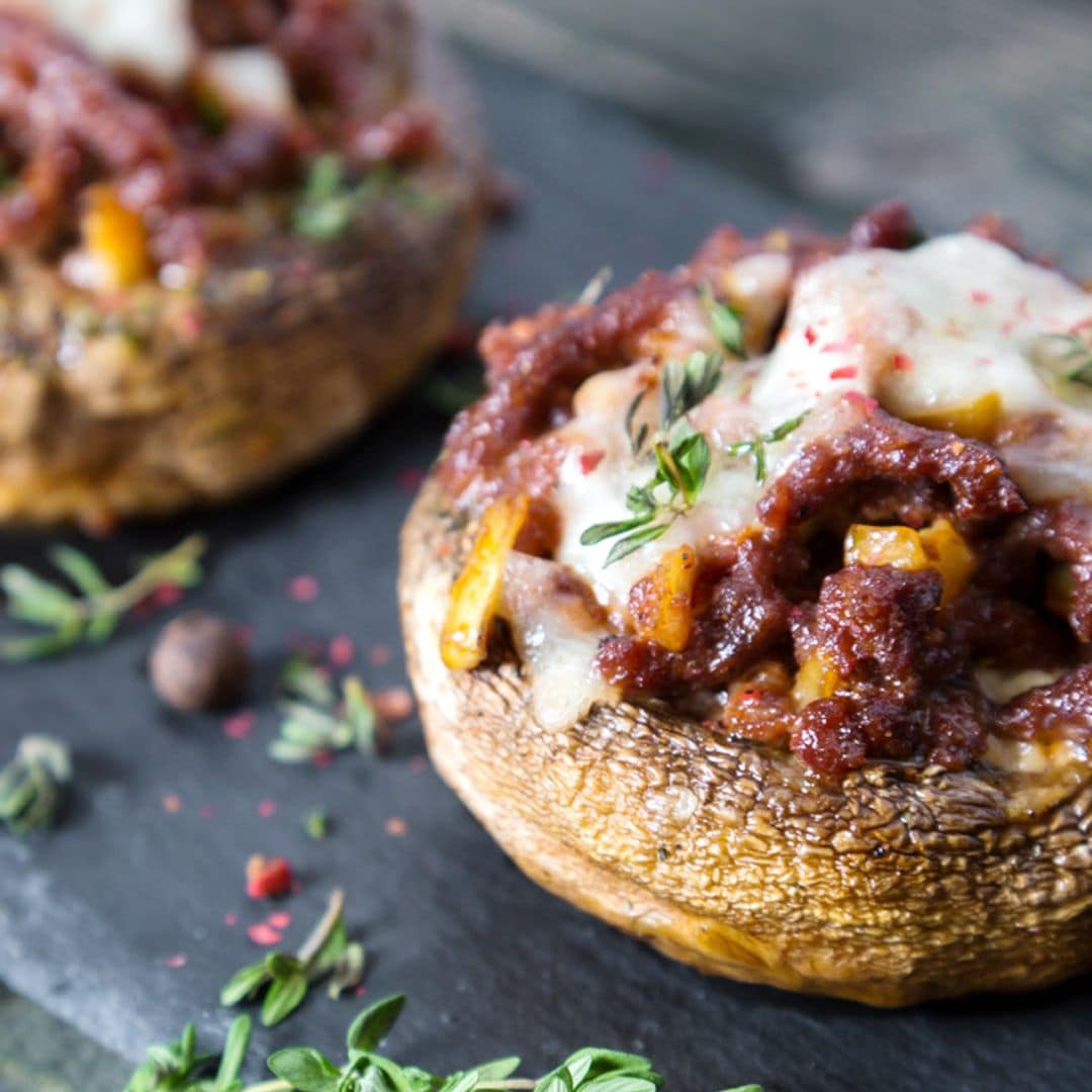 Champiñones rellenos de carne y queso