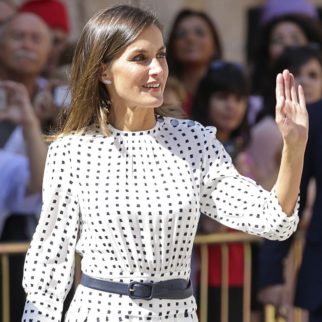 El vestido de lunares que compraría la Reina está en Zara por 40 euros