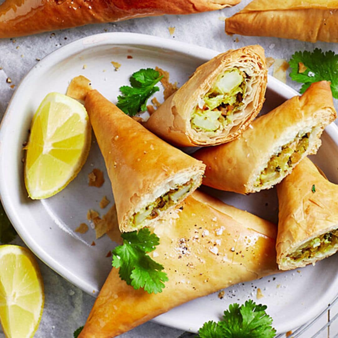 Samosas de col y pasta filo en 'airfryer'