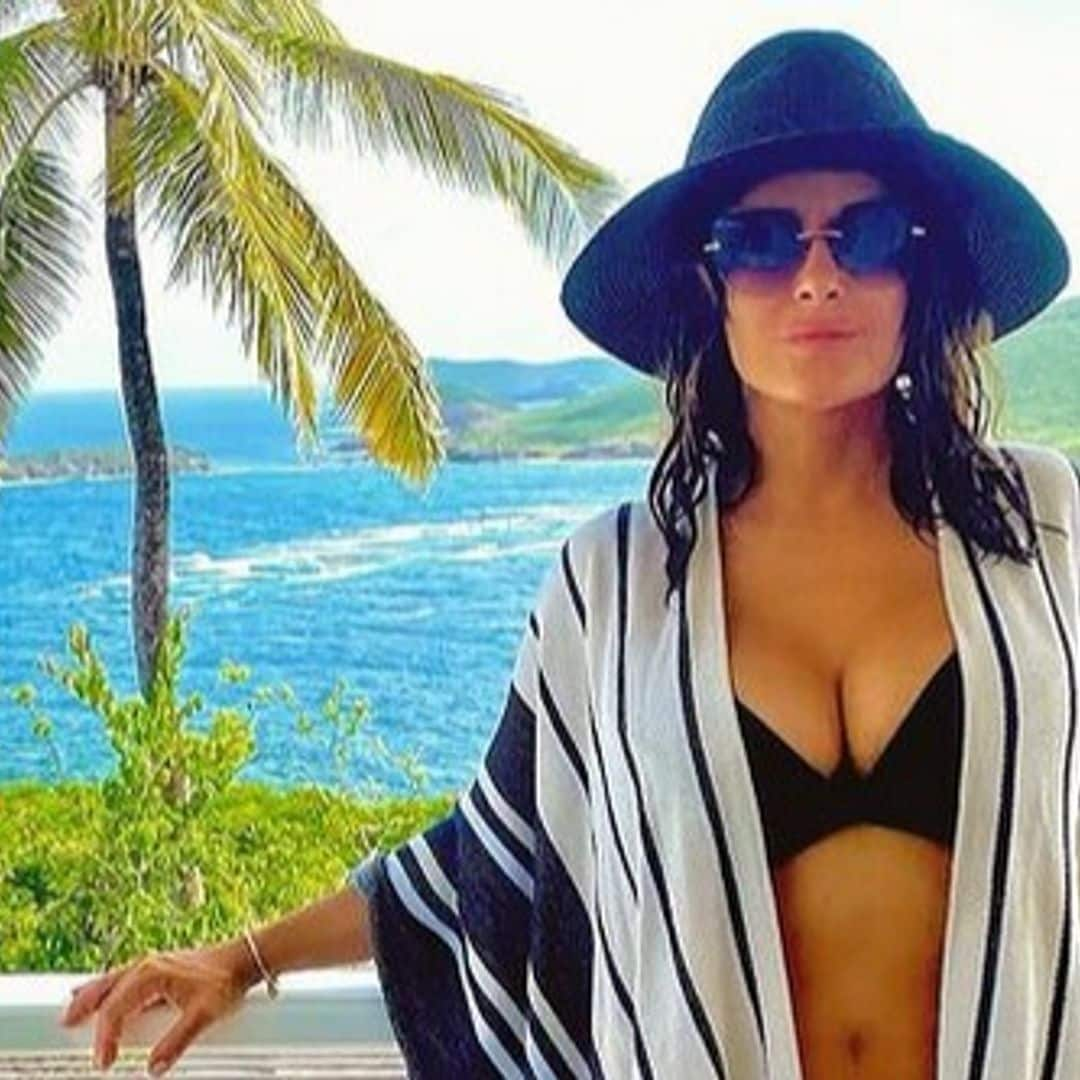 Salma Hayek festeja sus 56 años de lo más feliz y en bikini