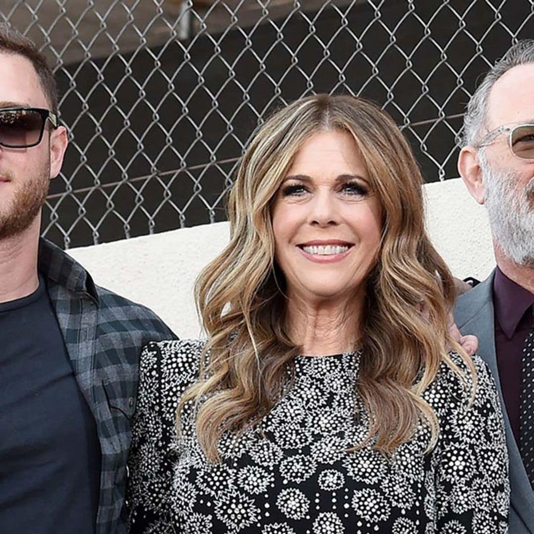 El hijo de Tom Hanks y Rita Wilson arremete duramente contra sus padres