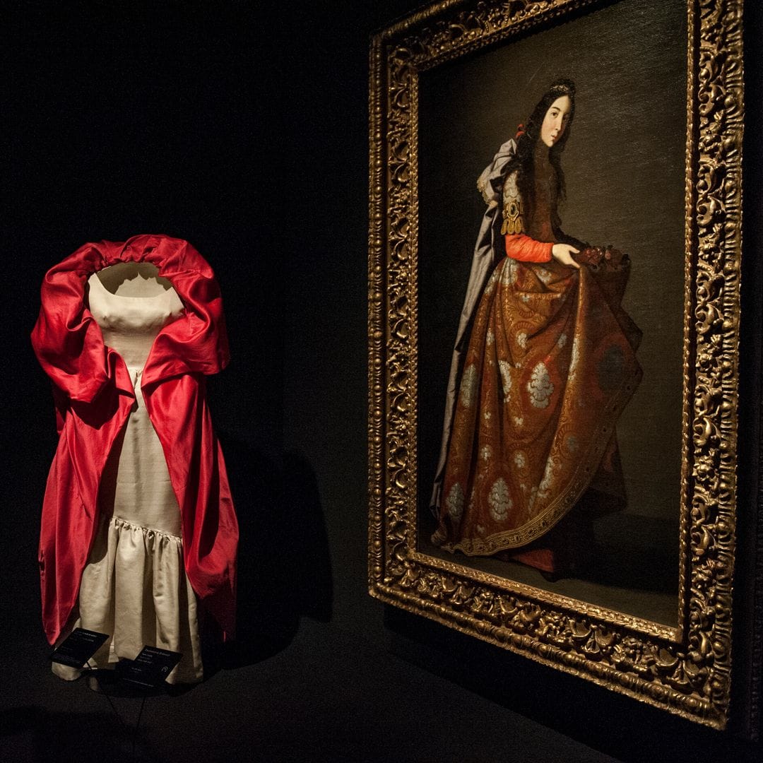 La capa fue expuesta en la exposición 'Balenciaga y la pintura española' en el Museo Thyssen-Bornemisza de Madrid en 2019.