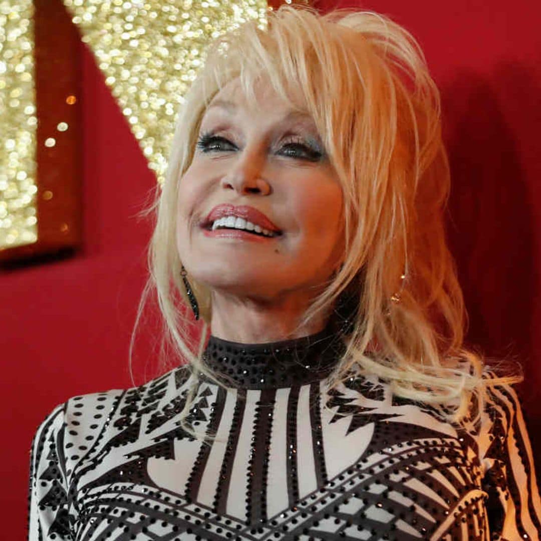 ¿Qué une a Dolly Parton con la vacuna de Moderna contra el coronavirus?