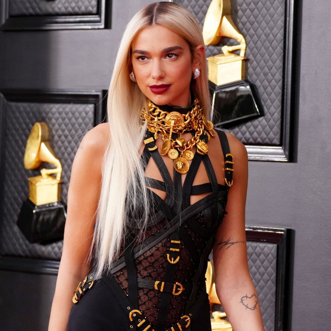 Dua Lipa recupera el vestido 'bondage' de Cindy Crawford 30 años después