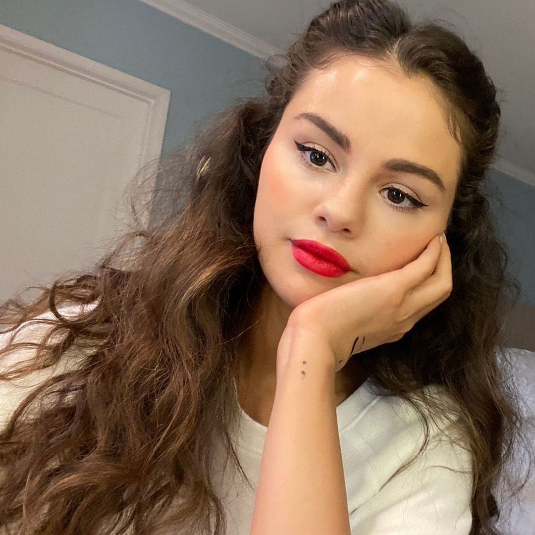 Selena Gomez demuestra que los labios rojos son perfectos para cualquier ocasión