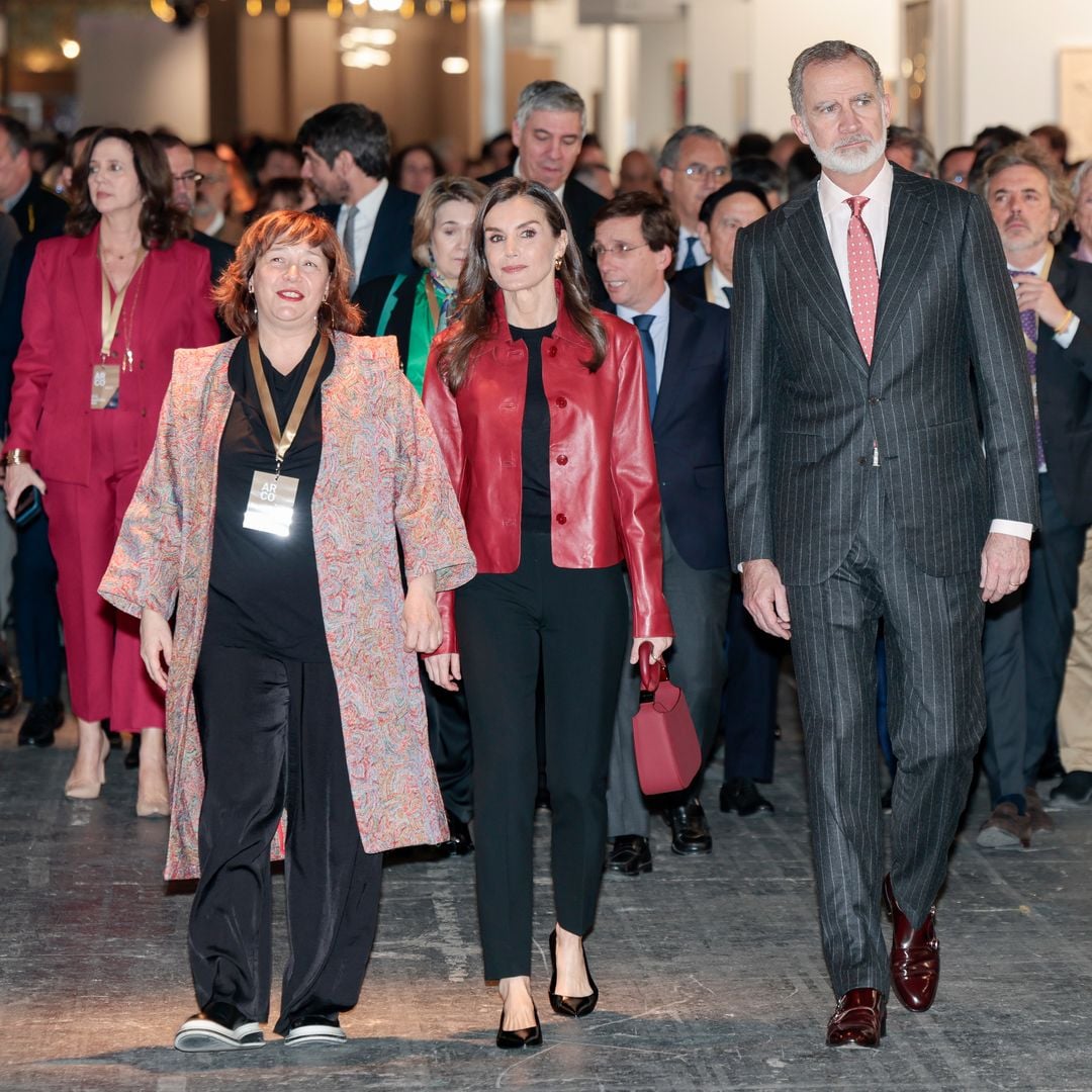 Los reyes Felipe y Letizia inauguran ARCOmadrid con un emocionante reencuentro y dos homenajes