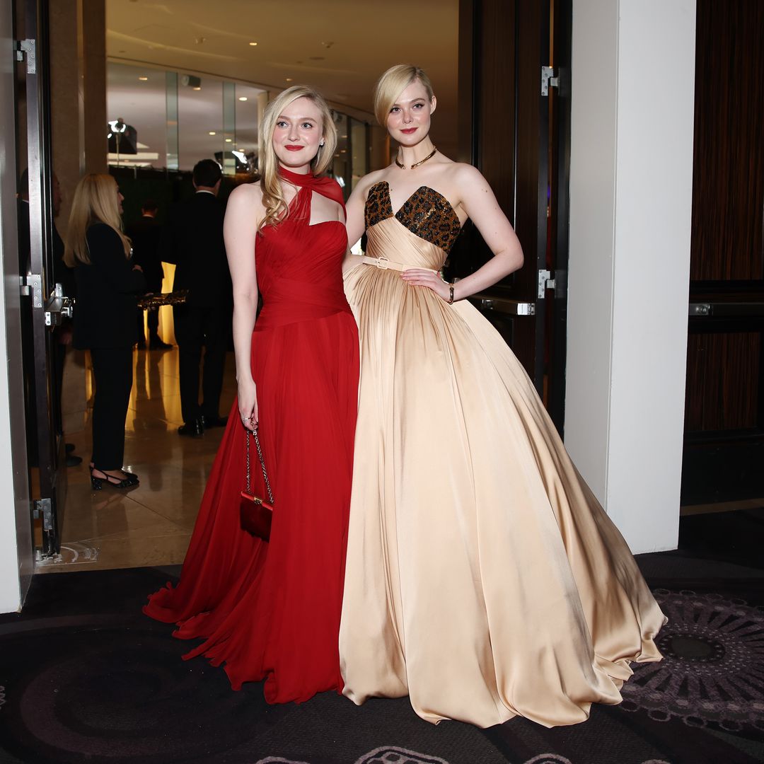 Dakota Fanning y Elle Fanning at the 82nd Golden Globe Awards