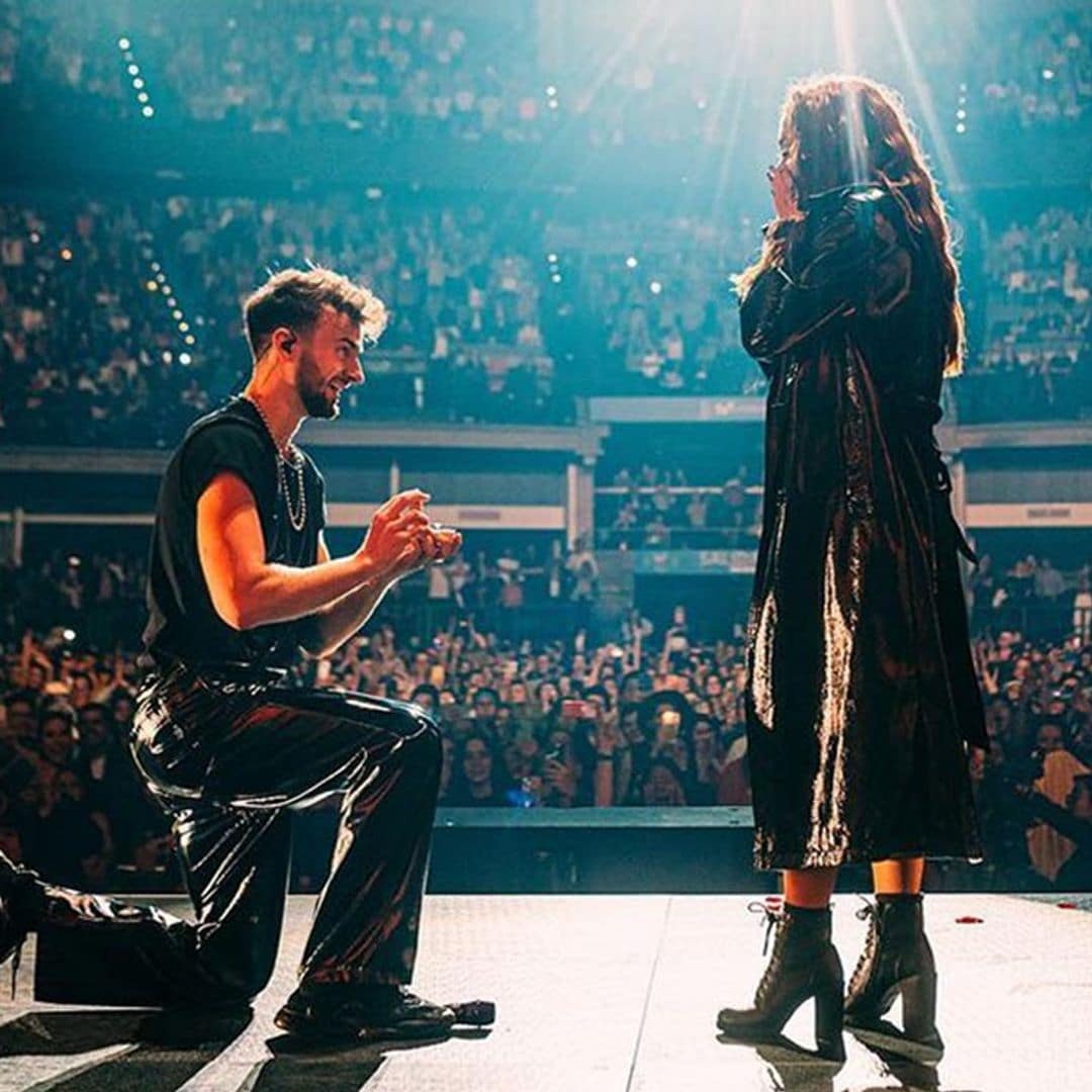 La romántica pedida de mano de dos bailarines de Sebastián Yatra ¡en pleno concierto!